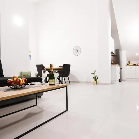 Apartment Sun N Sky Oasis Ii. *